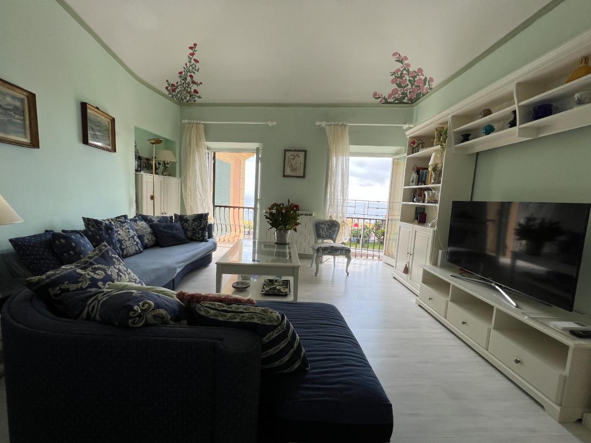 Splendido Appartamento Con Vista Mare Su Piazza Dante Varazze Exterior foto